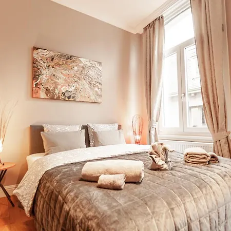 Luxury Palace Apartment *