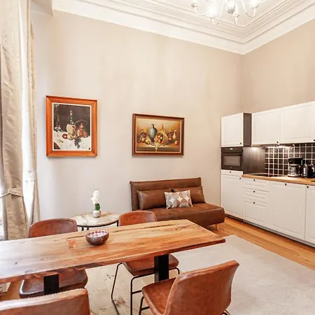 Luxury Palace By Rikas Apartamento Amberes
