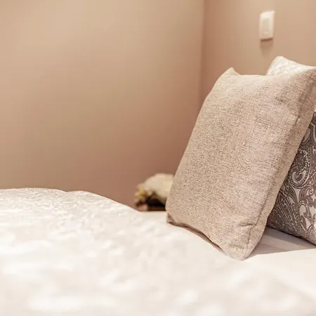 Luxury Palace By Rikas Apartamento *